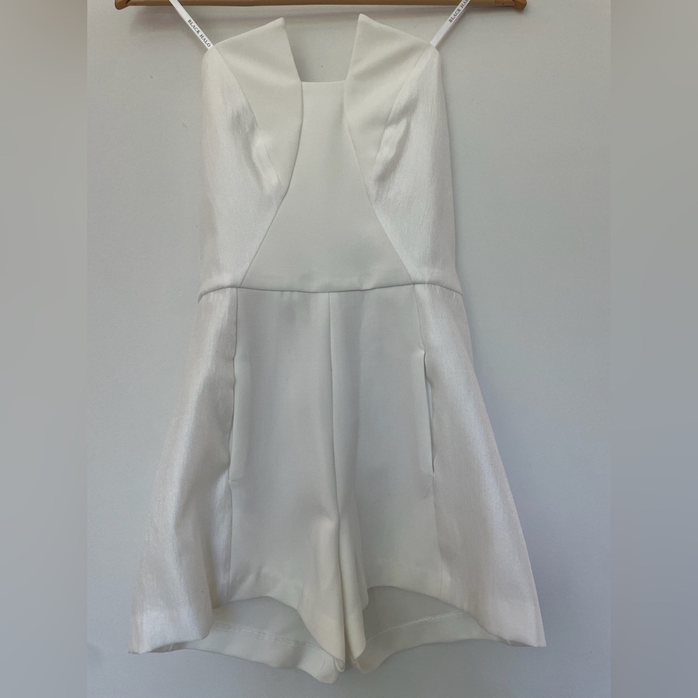 Black Halo White Sleeveless Pleated Romper